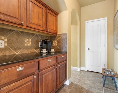1442 River Forest Dr - Photo Thumbnail 15