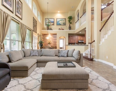 1442 River Forest Dr - Photo Thumbnail 10