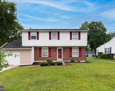 410 Woodlawn Avenue - Photo Thumbnail 1
