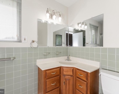 410 Woodlawn Avenue - Photo Thumbnail 25