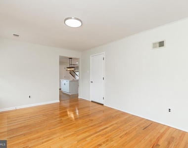 410 Woodlawn Avenue - Photo Thumbnail 14