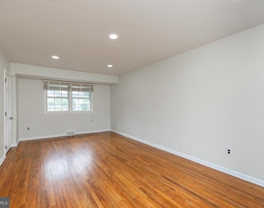 410 Woodlawn Avenue - Photo Thumbnail 16