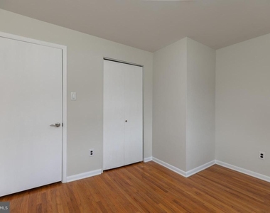 410 Woodlawn Avenue - Photo Thumbnail 36