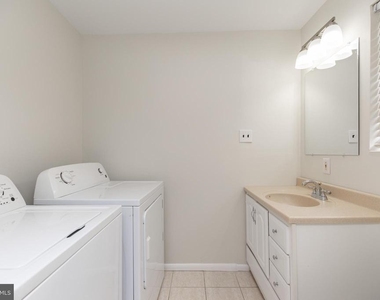 410 Woodlawn Avenue - Photo Thumbnail 19