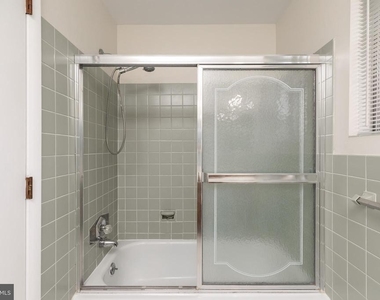 410 Woodlawn Avenue - Photo Thumbnail 26