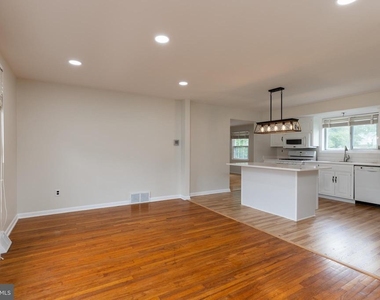 410 Woodlawn Avenue - Photo Thumbnail 3