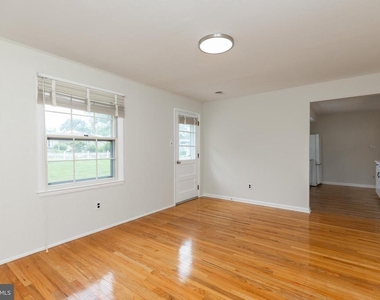 410 Woodlawn Avenue - Photo Thumbnail 15