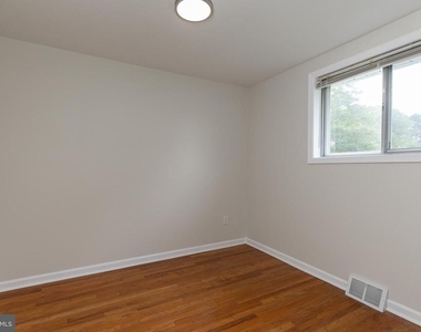 410 Woodlawn Avenue - Photo Thumbnail 27
