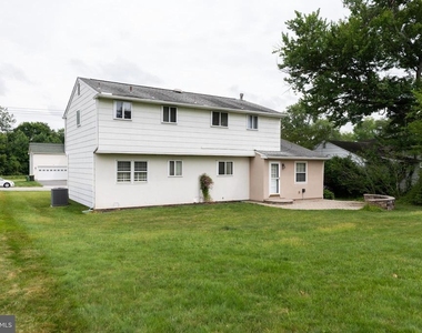 410 Woodlawn Avenue - Photo Thumbnail 41