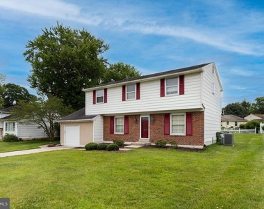 410 Woodlawn Avenue - Photo Thumbnail 2