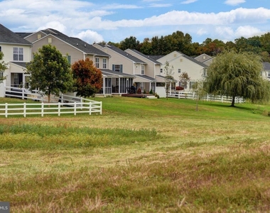 242 Avonbridge Drive - Photo Thumbnail 9