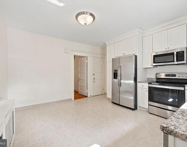 832 N Union Street - Photo Thumbnail 6