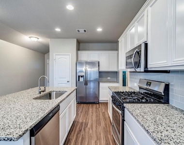 448 Dubina Ave - Photo Thumbnail 6