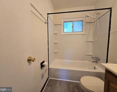 11 Glenwood Drive - Photo Thumbnail 24