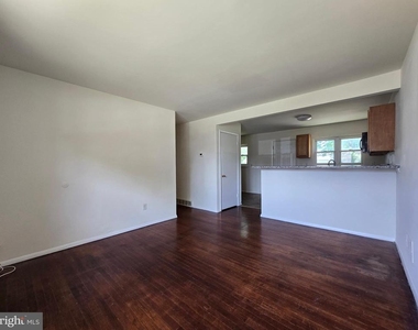 11 Glenwood Drive - Photo Thumbnail 6