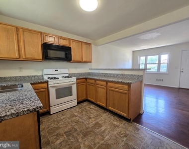 11 Glenwood Drive - Photo Thumbnail 14