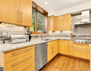 3111 Chain Bridge Road Nw - Photo Thumbnail 14