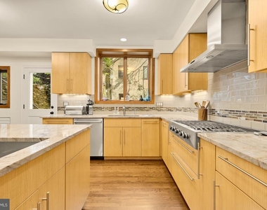 3111 Chain Bridge Road Nw - Photo Thumbnail 22