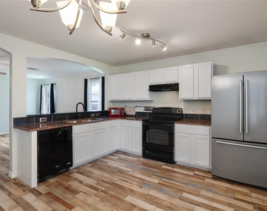 111 Quail Hollow Dr - Photo Thumbnail 4