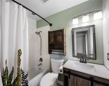111 Quail Hollow Dr - Photo Thumbnail 7