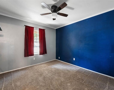 111 Quail Hollow Dr - Photo Thumbnail 12