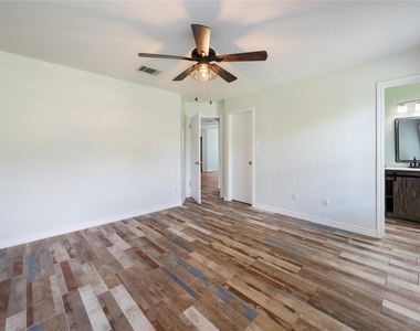 111 Quail Hollow Dr - Photo Thumbnail 6