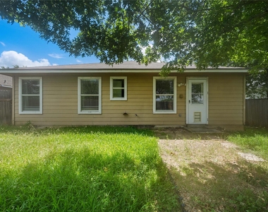 111 Quail Hollow Dr - Photo Thumbnail 15