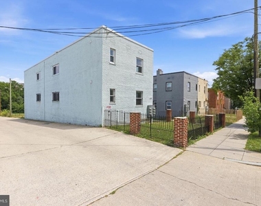 4230 6th Street Se - Photo Thumbnail 2