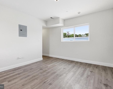 4230 6th Street Se - Photo Thumbnail 4