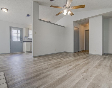 9624 Sugar Hill Dr - Photo Thumbnail 4
