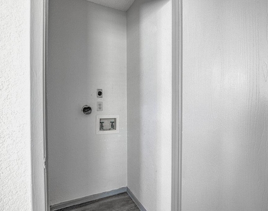 9624 Sugar Hill Dr - Photo Thumbnail 10