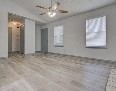 9624 Sugar Hill Dr - Photo Thumbnail 3