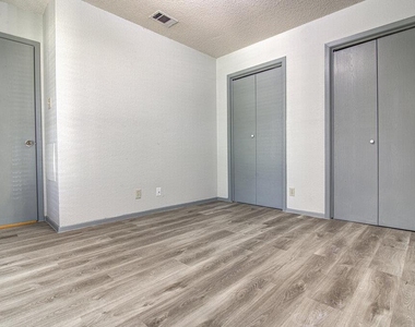 9624 Sugar Hill Dr - Photo Thumbnail 12