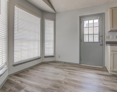 9624 Sugar Hill Dr - Photo Thumbnail 7