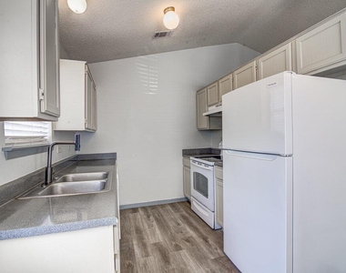 9624 Sugar Hill Dr - Photo Thumbnail 9