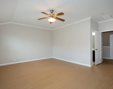 1620 Bryant Dr - Photo Thumbnail 12