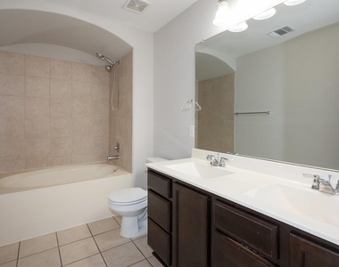 1620 Bryant Dr - Photo Thumbnail 13