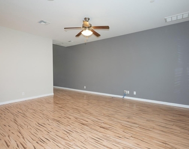 1620 Bryant Dr - Photo Thumbnail 4