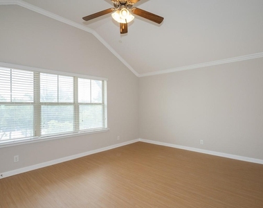 1620 Bryant Dr - Photo Thumbnail 14