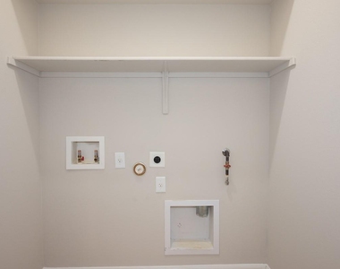1620 Bryant Dr - Photo Thumbnail 17