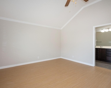 1620 Bryant Dr - Photo Thumbnail 15