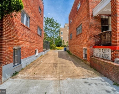 2835 4th Street Ne - Photo Thumbnail 26