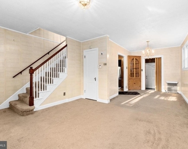 2835 4th Street Ne - Photo Thumbnail 3