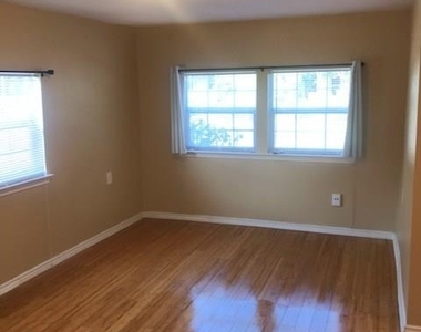 1604 Wilson St - Photo Thumbnail 1