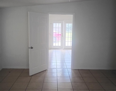1604 Wilson St - Photo Thumbnail 11