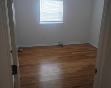 1604 Wilson St - Photo Thumbnail 15