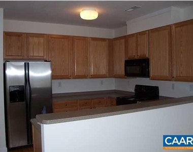544 Summerford Ln - Photo Thumbnail 2