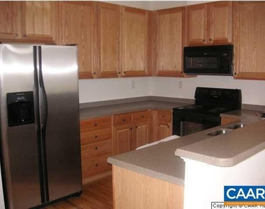 544 Summerford Ln - Photo Thumbnail 3