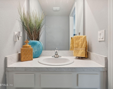 936 Capitol Parkway - Photo Thumbnail 12