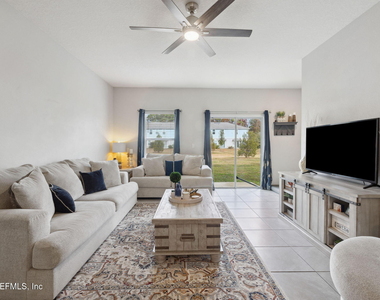 936 Capitol Parkway - Photo Thumbnail 2